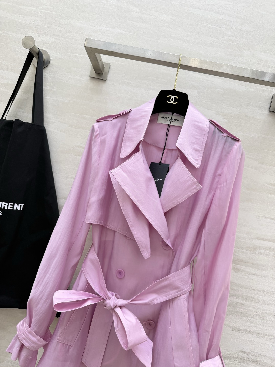 SAINT LAUREN♡²⁶轻透天丝短款风衣 轻薄天丝面料 上身自带柔光滤镜  经典双排扣+收腰系带 