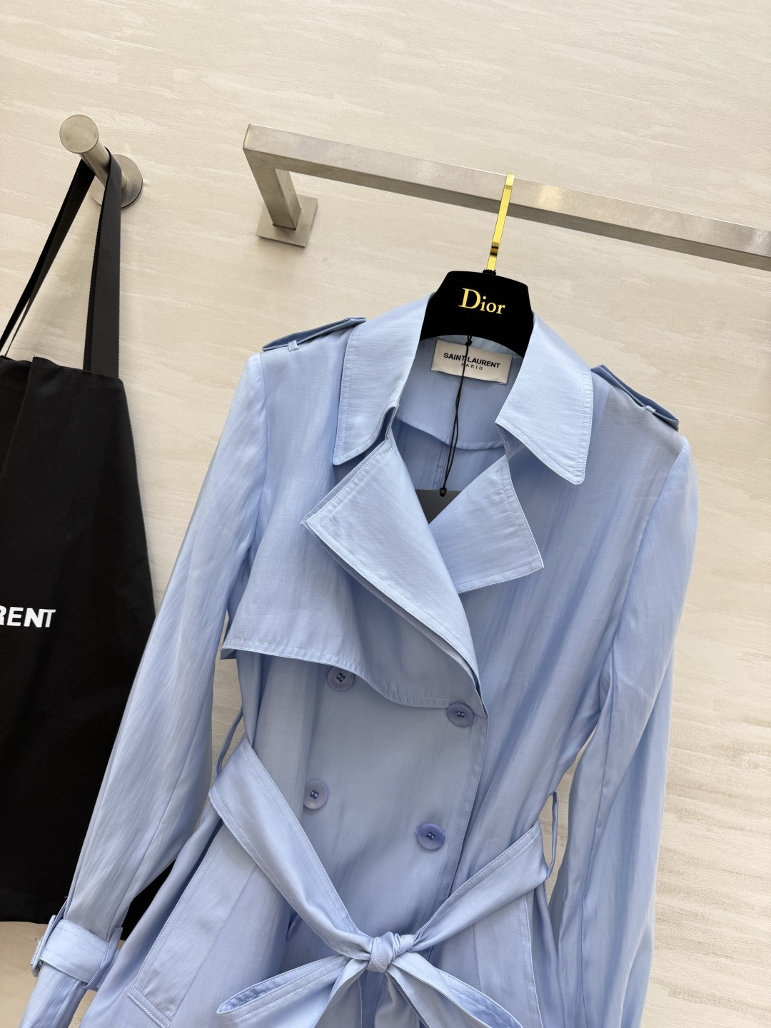 SAINT LAUREN♡²⁶轻透天丝短款风衣 轻薄天丝面料 上身自带柔光滤镜  经典双排扣+收腰系带 