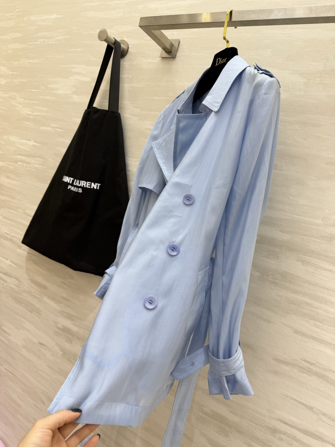 SAINT LAUREN♡²⁶轻透天丝短款风衣 轻薄天丝面料 上身自带柔光滤镜  经典双排扣+收腰系带 