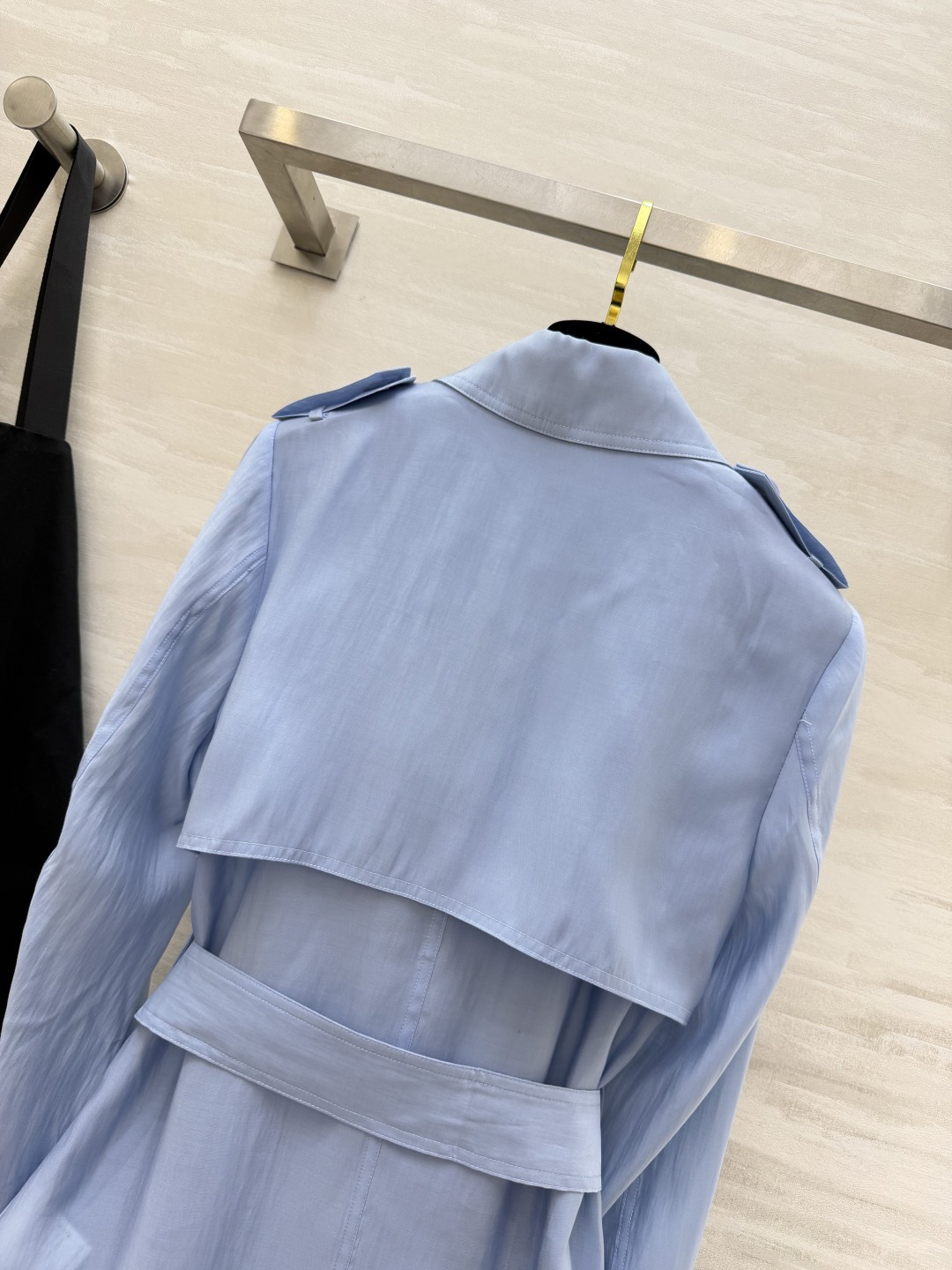 SAINT LAUREN♡²⁶轻透天丝短款风衣 轻薄天丝面料 上身自带柔光滤镜  经典双排扣+收腰系带 