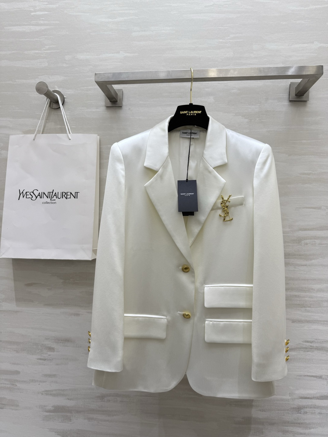 NO:820724,#ysl new acetate fabric lapel suit jacket, high quality custom-made, available in stock first size S/M/L/XL (M size shoulder width 38, bust 92, length 74), saint laurent-clothing, saint laurent, saint laurent, jackets & coats, business suit,19860909#ysl新款 醋酸面料翻领西装外套 高品质定制 现货首发sizeS/M/L/XL（M码肩宽38,胸围92,衣长74）,圣罗兰-服装,saint laurent,saint laurent,jackets & coats,business suit,,Women's clothing