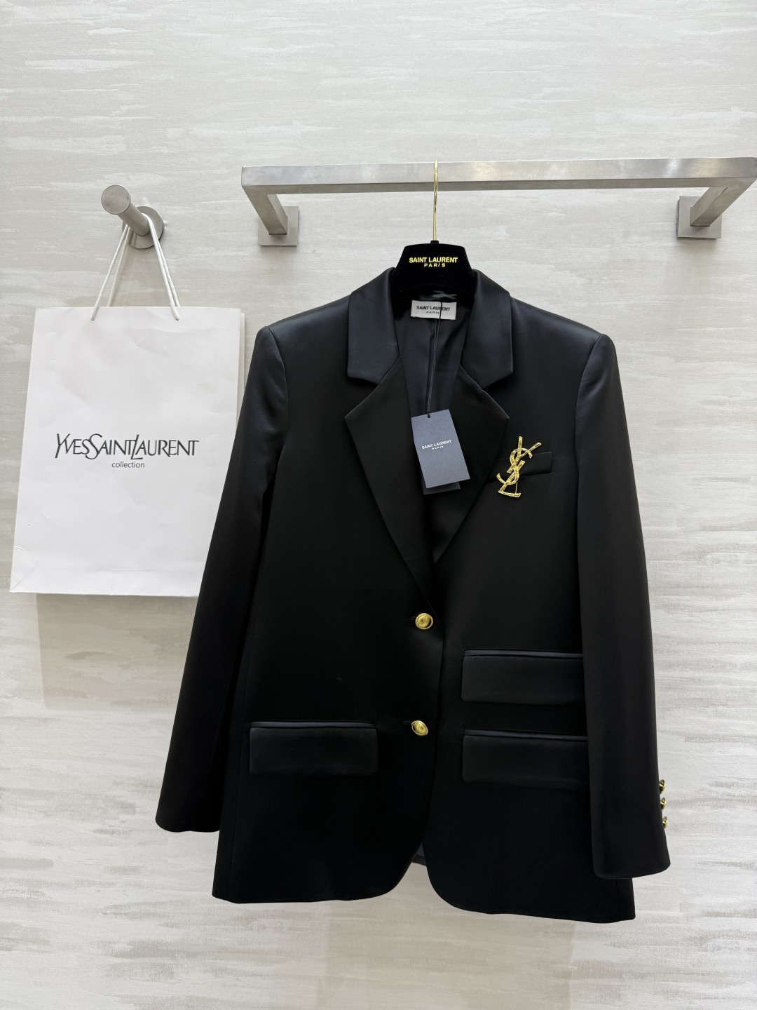 NO:820730,#ysl new acetate fabric lapel suit jacket, high quality custom-made, available in stock first size S/M/L/XL (M size shoulder width 38, bust 92, length 74), saint laurent-clothing, saint laurent, saint laurent, jackets & coats, business suit,19860909#ysl新款 醋酸面料翻领西装外套 高品质定制 现货首发sizeS/M/L/XL（M码肩宽38,胸围92,衣长74）,圣罗兰-服装,saint laurent,saint laurent,jackets & coats,business suit,,Women's clothing