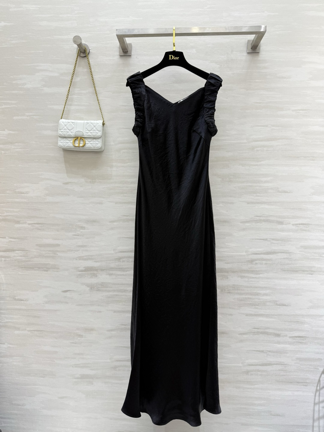 NO:820734,#DIO new acetate dress, three-dimensional waist cut, slim upper body, customized acetate fabric, luxurious and advanced, high-quality customization, available in stock, size S/M/L/XL (S size bias cut bust 96, skirt length 135), Dior-clothing, dior, dior, skirts,19860909#DIO新款 醋酸连衣裙 立体收腰剪裁上身显瘦大气 定制醋酸面料奢华高级 高品质定制 现货首发sizeS/M/L/XL（s码斜裁胸围96,裙长135）,迪奥-服装,dior,dior,skirts,,Women's clothing