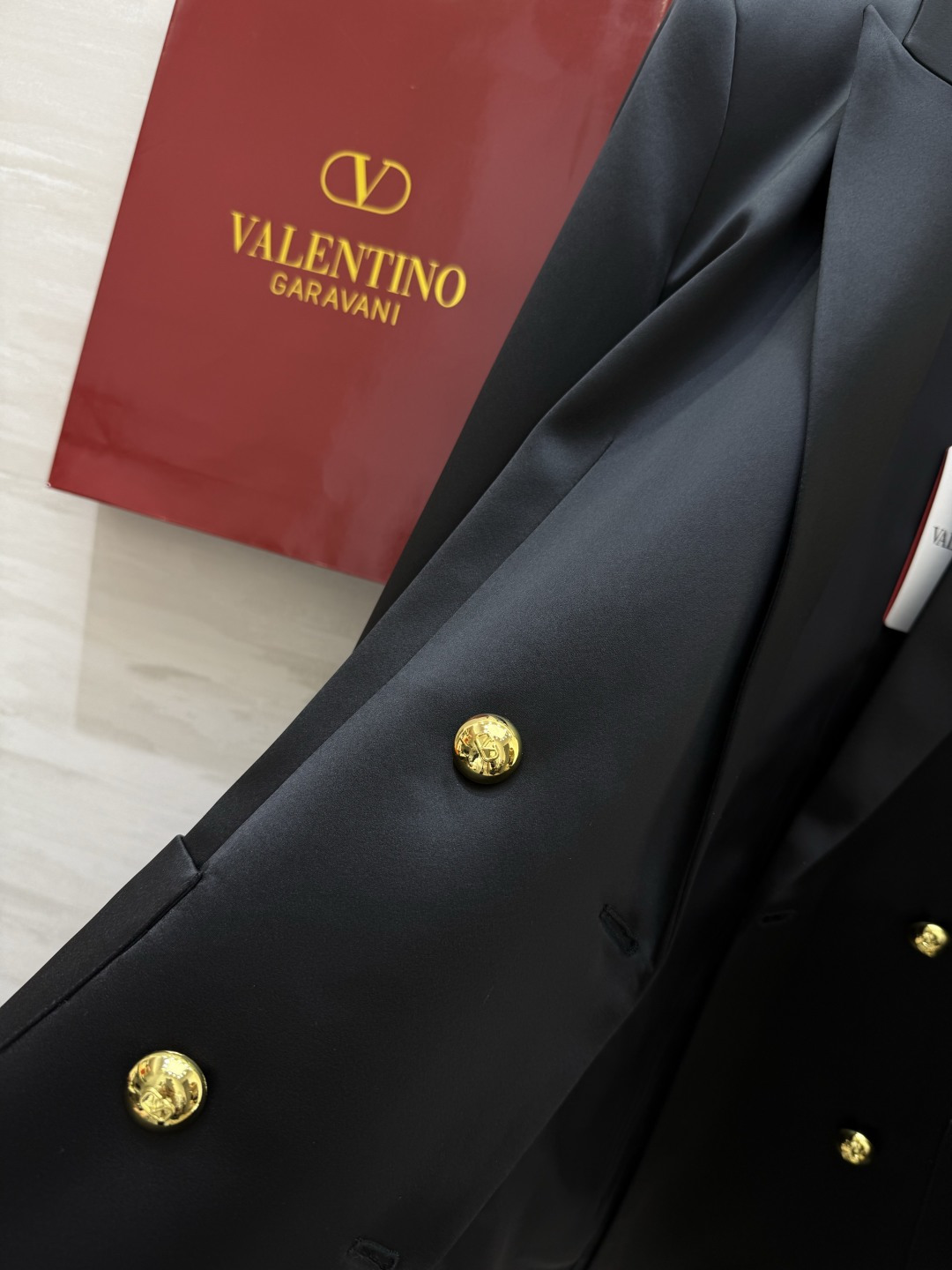 #Valentin♡春夏新款 醋酸西装外套 时髦又有高级感 立体版型剪裁恰到好处 任何身材都可以轻松驾驭