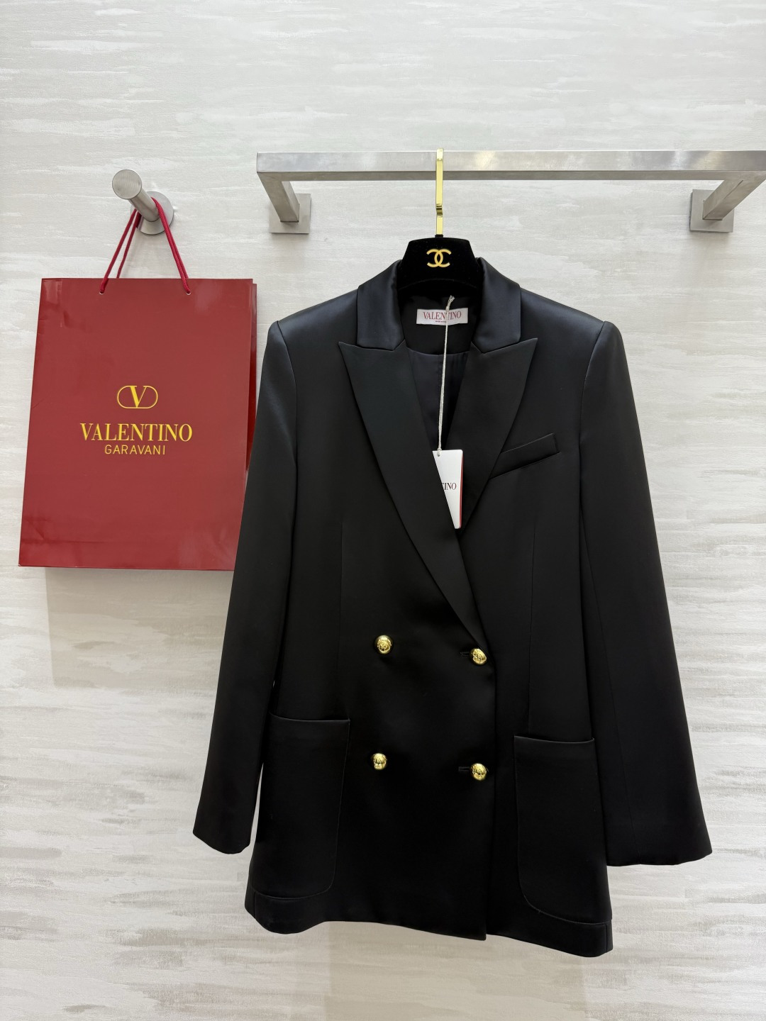 NO:820748,#Valentin spring and summer new acetate suit jacket, fashionable and high-end, three-dimensional tailoring is just right, any figure can be easily controlled, high-quality customization, available in stock first sizeS/M/L/XL (S size shoulder width 36, chest 88, length 78), Valentino-clothing, valentino, valentino, jackets & coats, business suit,19860909#Valentin春夏新款 醋酸西装外套 时髦又有高级感 立体版型剪裁恰到好处 任何身材都可以轻松驾驭 高品质定制 现货首发sizeS/M/L/XL（S码肩宽36,胸围88,衣长78）,华伦天奴-服装,valentino,valentino,jackets & coats,business suit,,Women's clothing