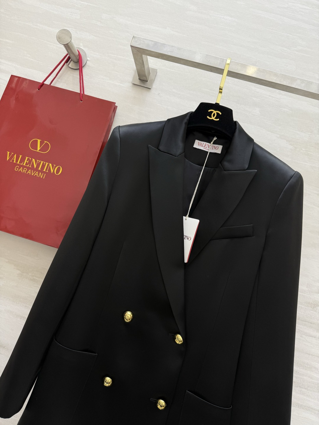 #Valentin♡春夏新款 醋酸西装外套 时髦又有高级感 立体版型剪裁恰到好处 任何身材都可以轻松驾驭