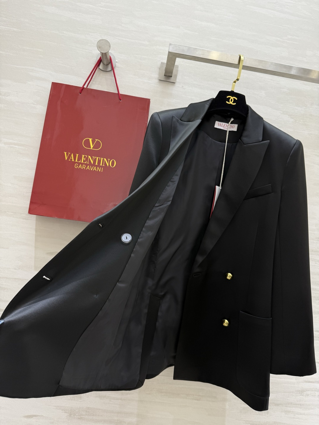 #Valentin♡春夏新款 醋酸西装外套 时髦又有高级感 立体版型剪裁恰到好处 任何身材都可以轻松驾驭