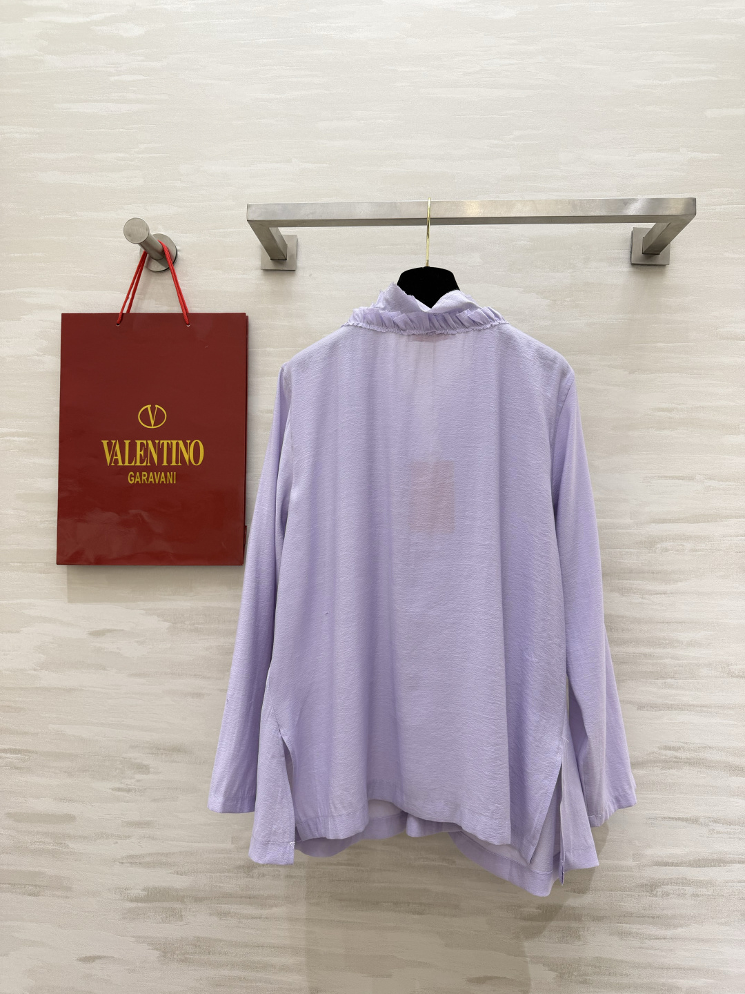 VALENTIN♡²⁶木耳边天丝衬衫 温柔到骨子里的精致感💐V领重工木耳边 自带法式柔焦滤镜 垂坠天丝面
