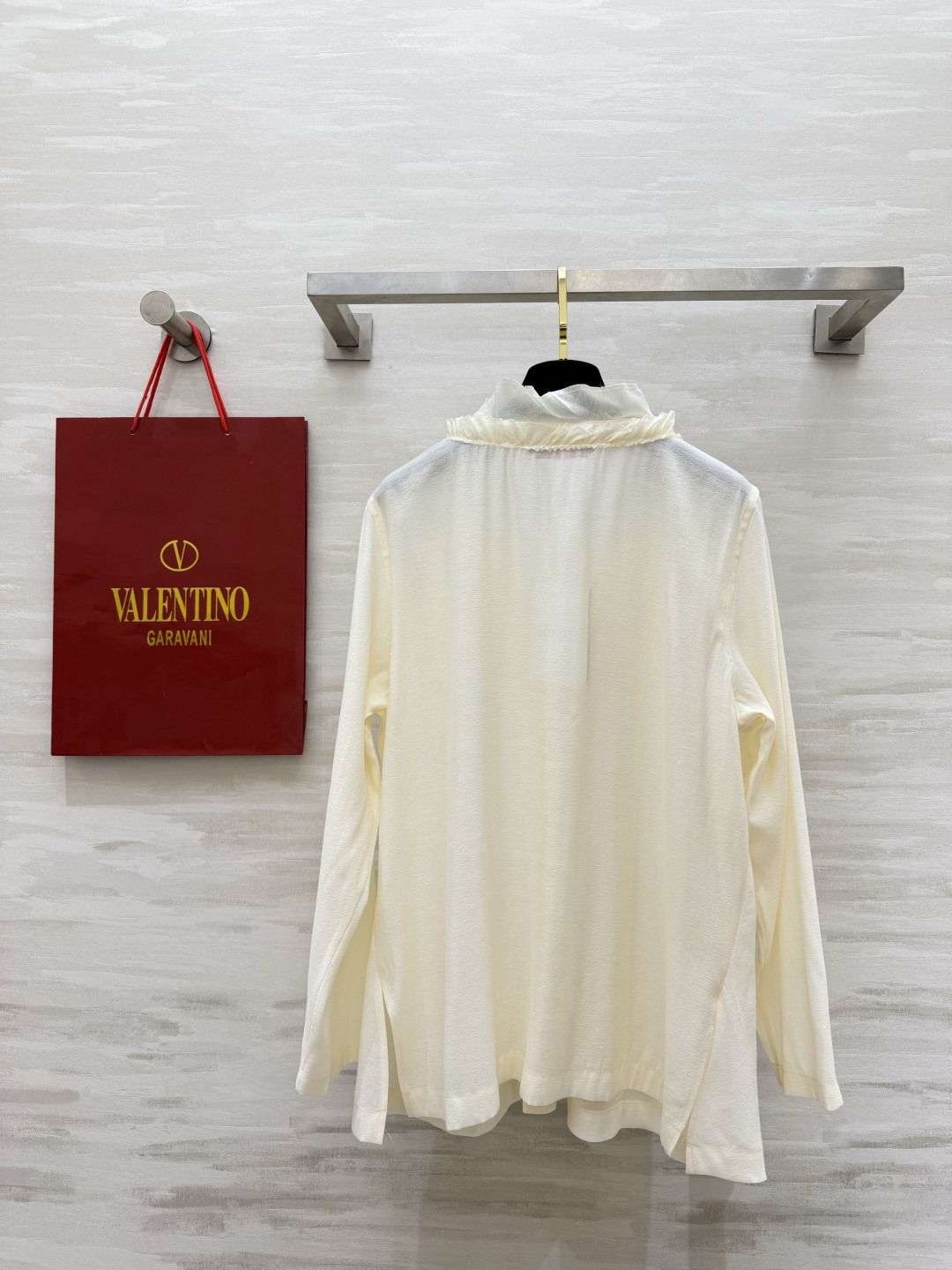 VALENTIN♡²⁶木耳边天丝衬衫 温柔到骨子里的精致感💐V领重工木耳边 自带法式柔焦滤镜 垂坠天丝面