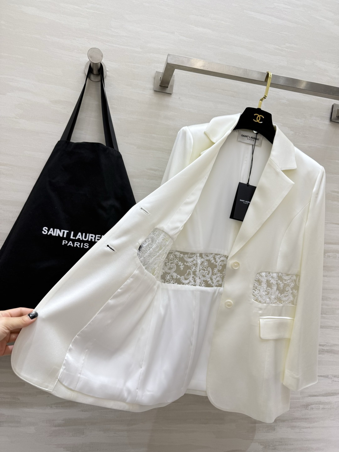 #ysl²⁶新款醋酸西装外套 定制三醋酸西装面料光泽感十足 蕾丝拼接点缀精致有细节 高品质 现货首发si