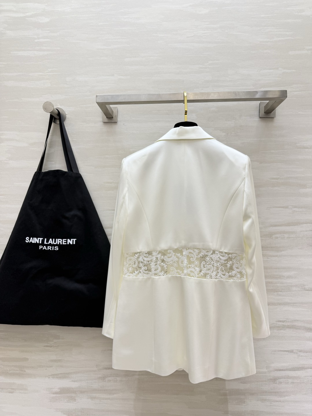 #ysl²⁶新款醋酸西装外套 定制三醋酸西装面料光泽感十足 蕾丝拼接点缀精致有细节 高品质 现货首发si