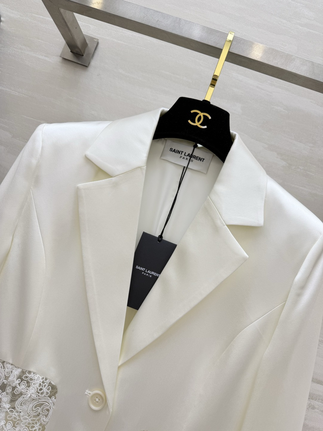 #ysl²⁶新款醋酸西装外套 定制三醋酸西装面料光泽感十足 蕾丝拼接点缀精致有细节 高品质 现货首发si