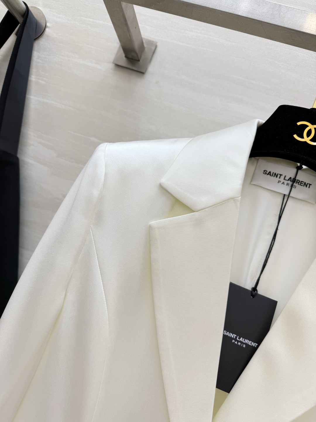 #ysl²⁶新款醋酸西装外套 定制三醋酸西装面料光泽感十足 蕾丝拼接点缀精致有细节 高品质 现货首发si