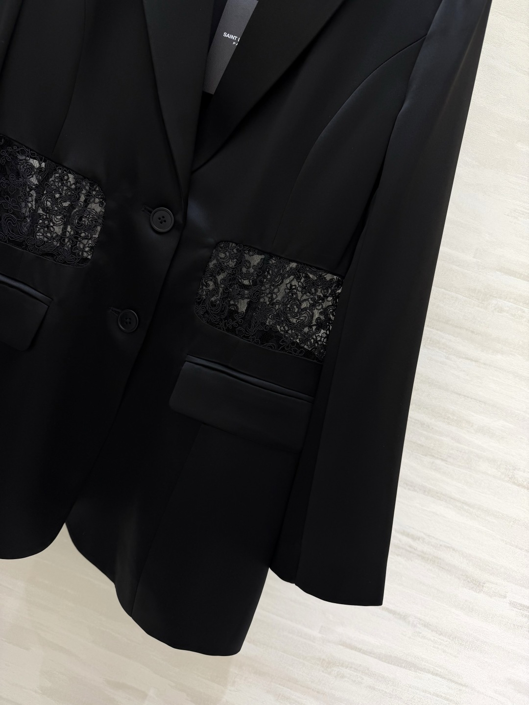 #ysl²⁶新款醋酸西装外套 定制三醋酸西装面料光泽感十足 蕾丝拼接点缀精致有细节 高品质 现货首发si