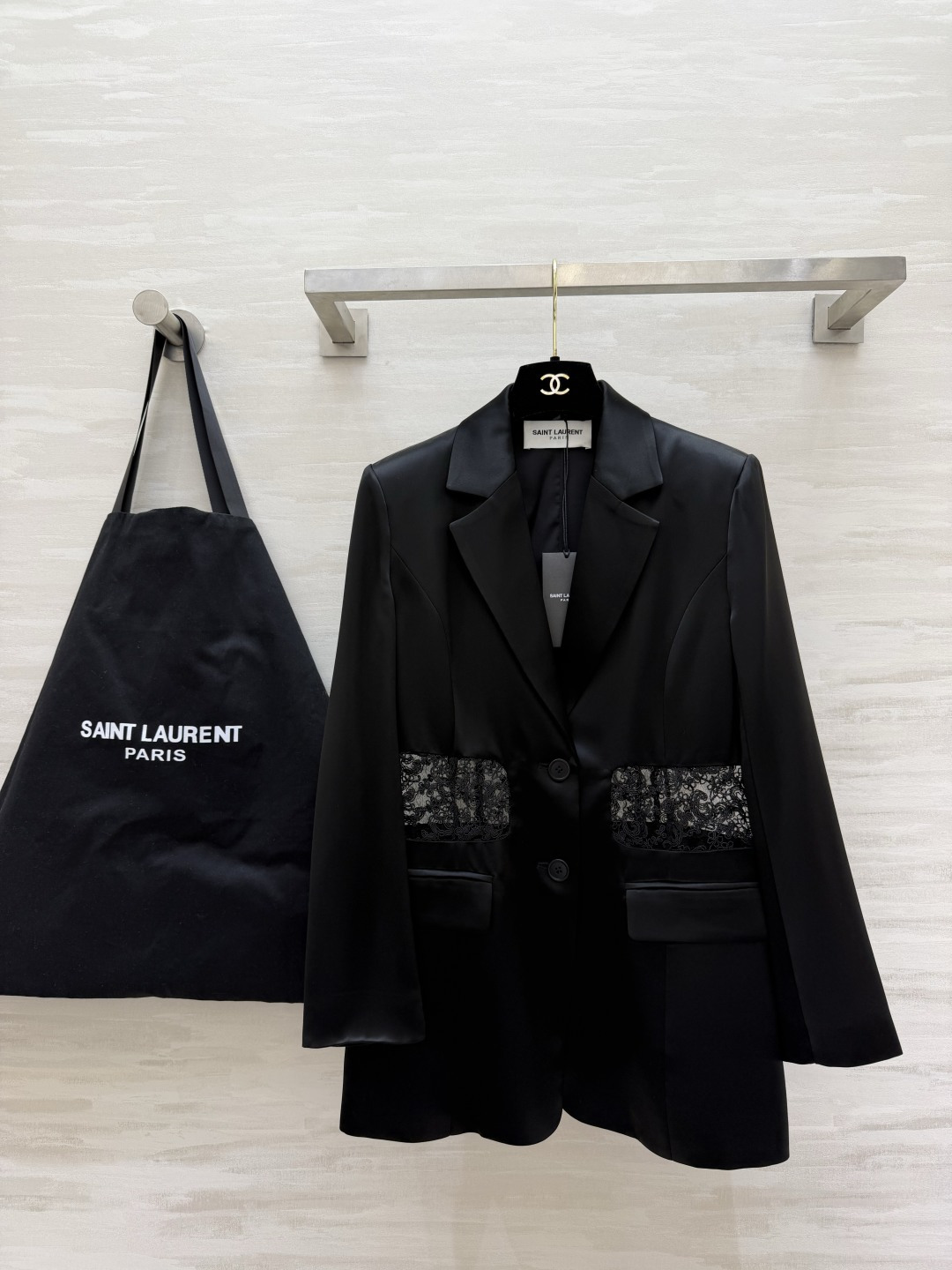 NO:820679,#ysl New Acetate Suit Jacket Custom triacetate suit fabric is full of luster. Lace splicing is exquisite and detailed. High quality. Available in stock first size S/M/L/XL (S size shoulder width 38, bust 90, sleeve length 58, dress length 72), saint laurent-clothing, saint laurent, saint laurent, jackets & coats, business suit,19860909#ysl新款醋酸西装外套 定制三醋酸西装面料光泽感十足 蕾丝拼接点缀精致有细节 高品质 现货首发sizeS/M/L/XL（s码肩宽38,胸围90,袖长58,衣长72）,圣罗兰-服装,saint laurent,saint laurent,jackets & coats,business suit,,Women's clothing