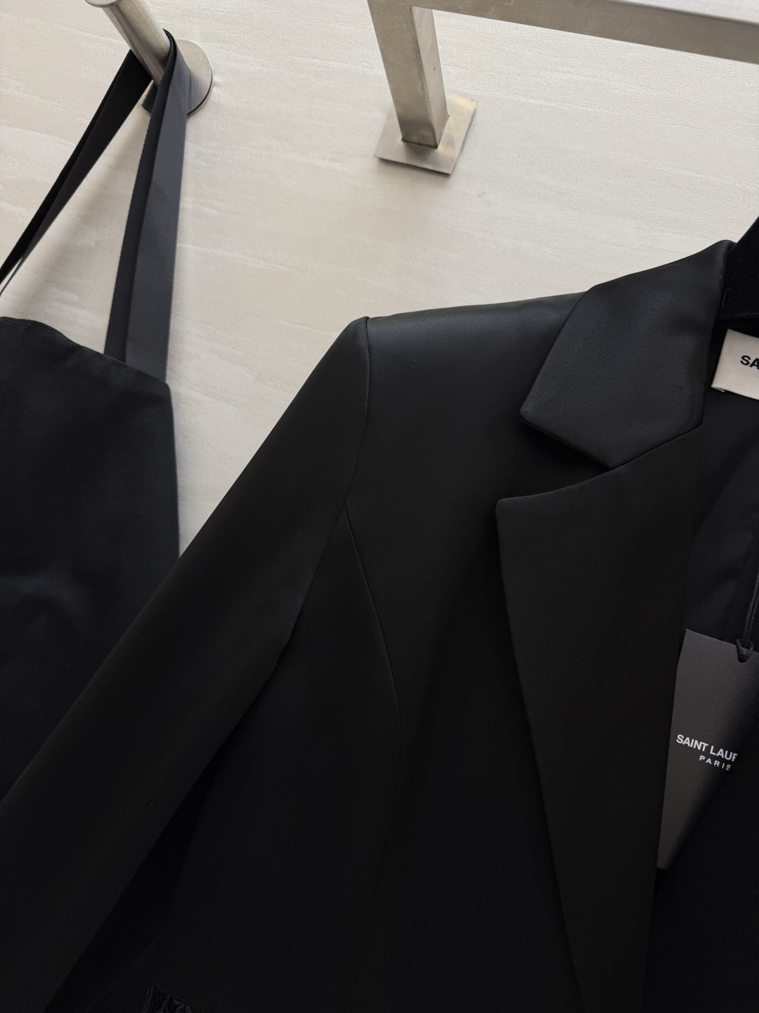 #ysl²⁶新款醋酸西装外套 定制三醋酸西装面料光泽感十足 蕾丝拼接点缀精致有细节 高品质 现货首发si