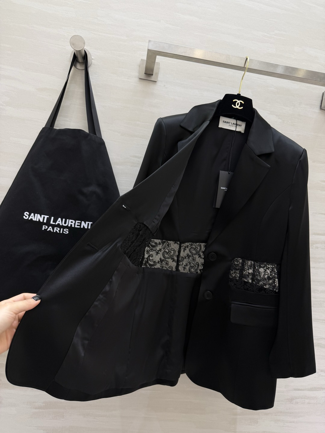 #ysl²⁶新款醋酸西装外套 定制三醋酸西装面料光泽感十足 蕾丝拼接点缀精致有细节 高品质 现货首发si