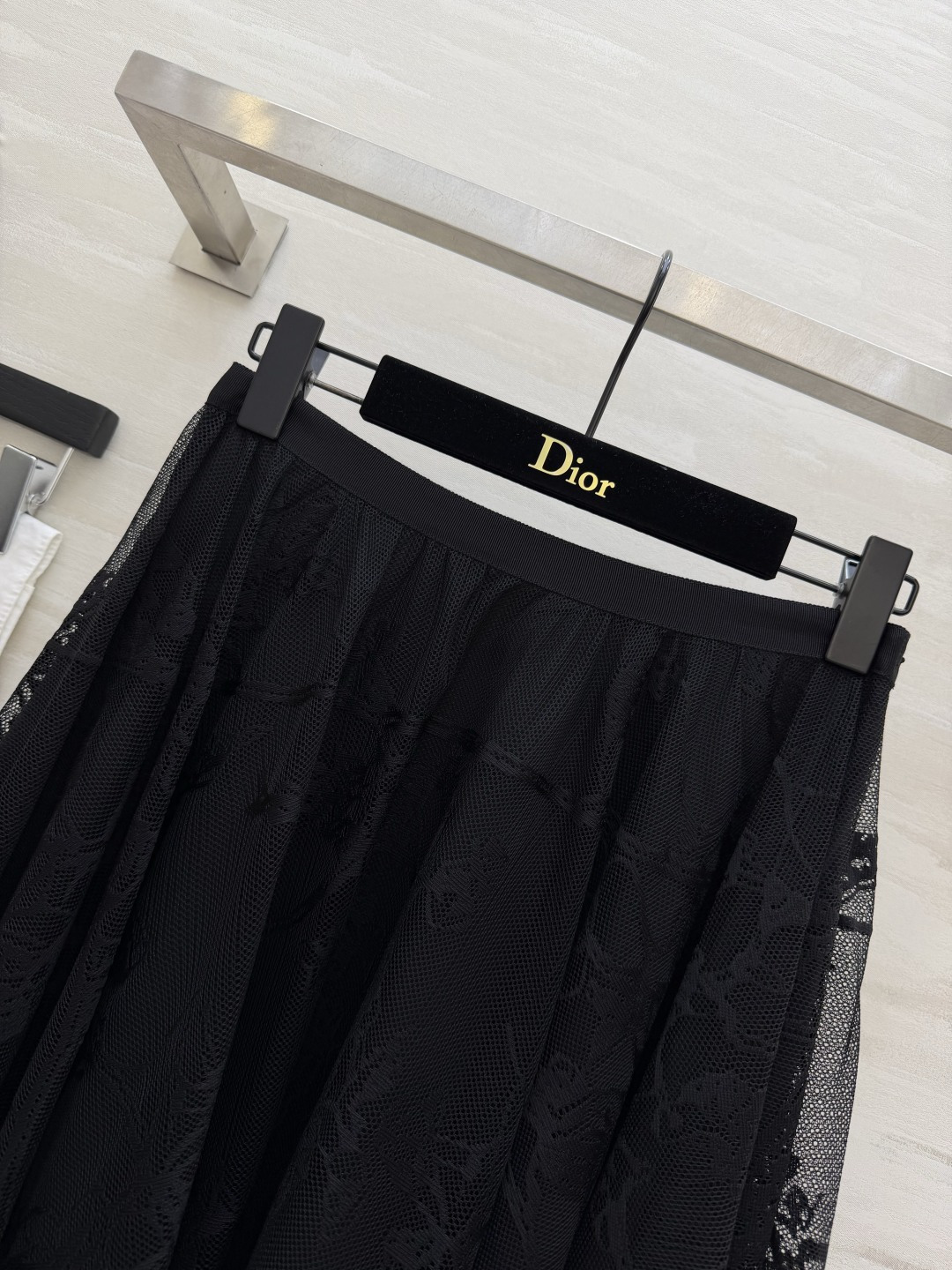 Dio♡²⁶重工刺绣蕾丝半裙 自带柔光滤镜的仙女裙✨经典藤格纹 花卉刺绣蕾丝 细节精致到骨子里！双层网纱