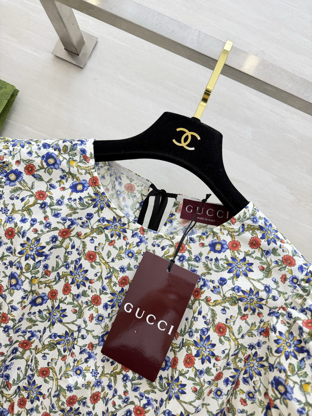 Gucc♡²⁶限定碎花｜把春日的浪漫穿在身上 泡泡袖自带温柔滤镜 轻盈裙摆随风摇曳 每一朵小花都写着优雅
