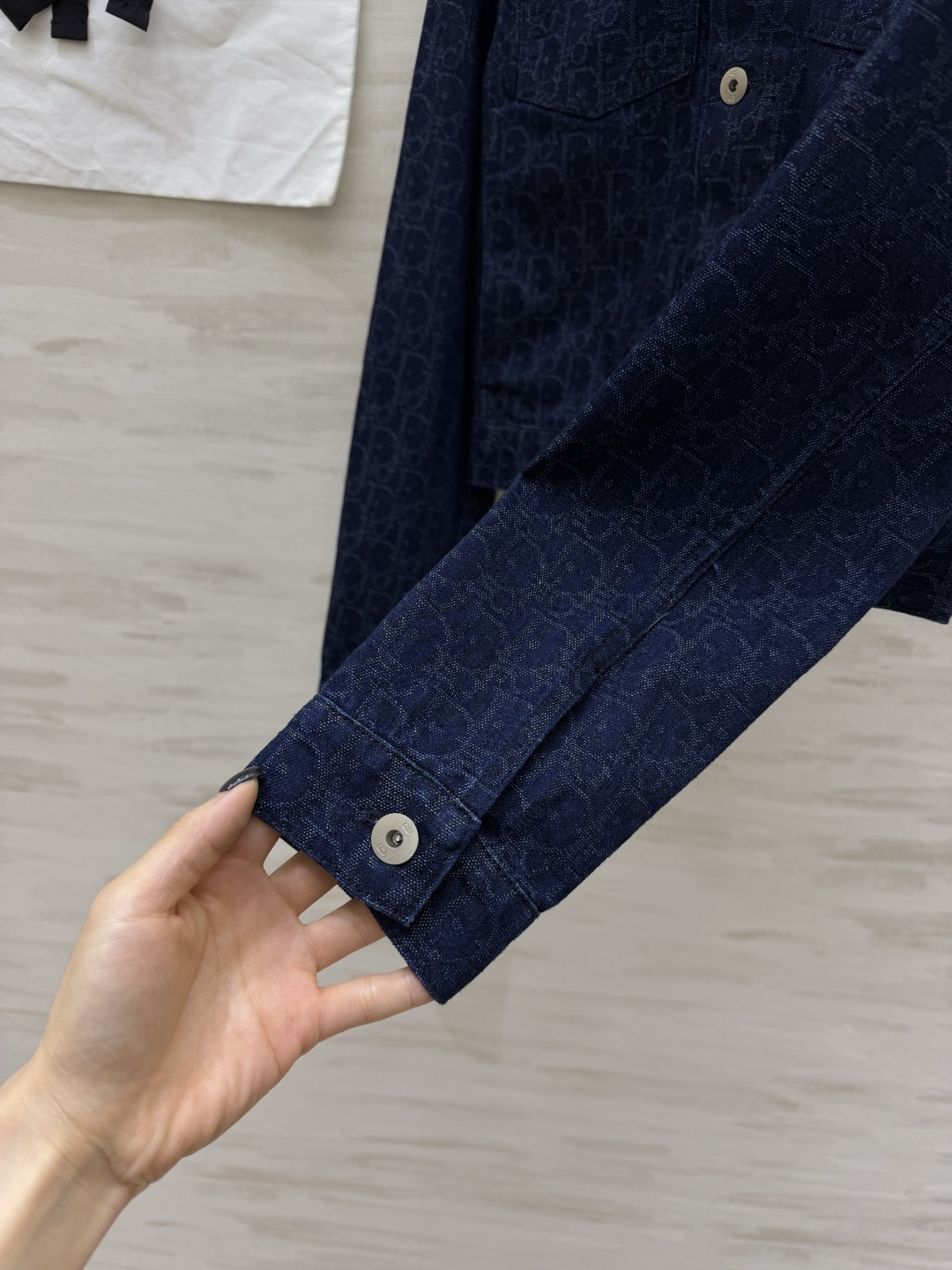 𝐃𝐈𝐎𝐑 | Oblique老花牛仔夹克 深靛蓝牛仔自带复古高级滤镜 短款剪裁优化比例 满印老花低调又有