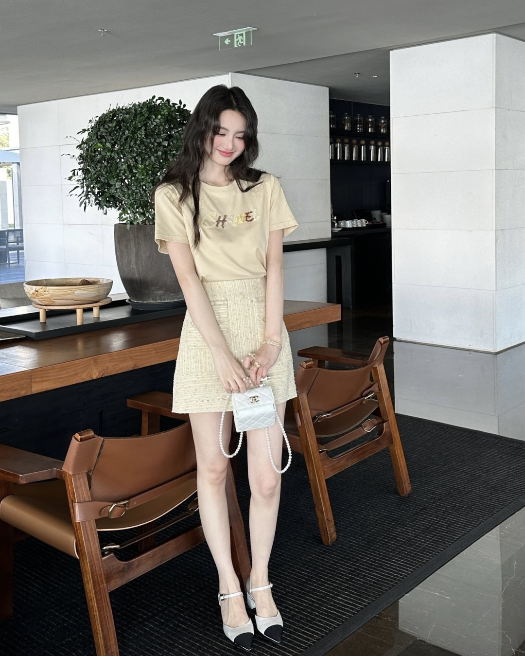 ✨ Chane♡²⁶天花板｜珠片字母T恤白/奶茶双色可选，温柔又显贵手工钉珠+亮片刺绣logo，细节精致