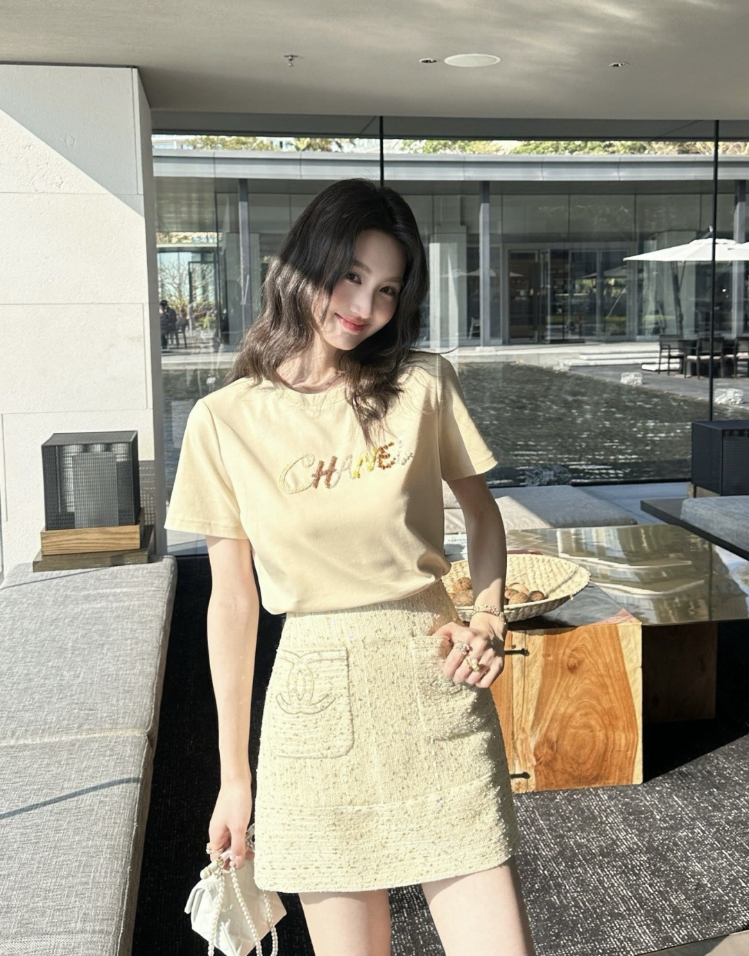 ✨ Chane♡²⁶天花板｜珠片字母T恤白/奶茶双色可选，温柔又显贵手工钉珠+亮片刺绣logo，细节精致