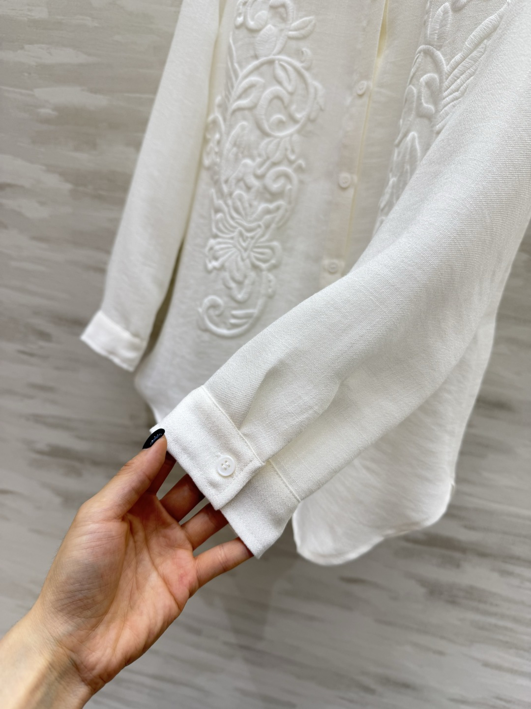 Ermanno Scervino♡²⁶ss「温柔氛围感天花板」亚麻质感的刺绣衬衫✨重工同色系浮雕刺绣 精