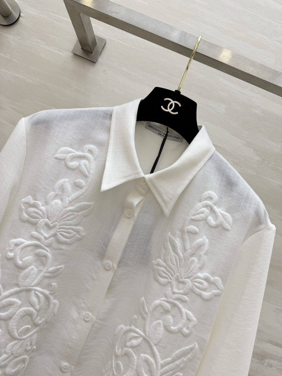Ermanno Scervino♡²⁶ss「温柔氛围感天花板」亚麻质感的刺绣衬衫✨重工同色系浮雕刺绣 精