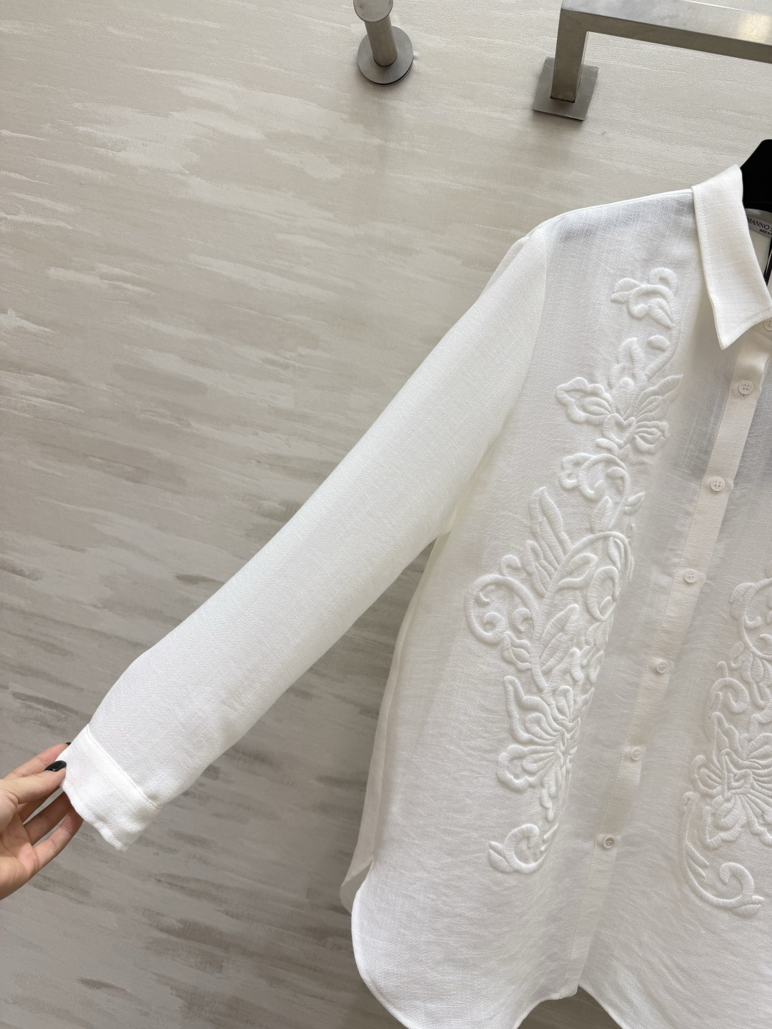 Ermanno Scervino♡²⁶ss「温柔氛围感天花板」亚麻质感的刺绣衬衫✨重工同色系浮雕刺绣 精