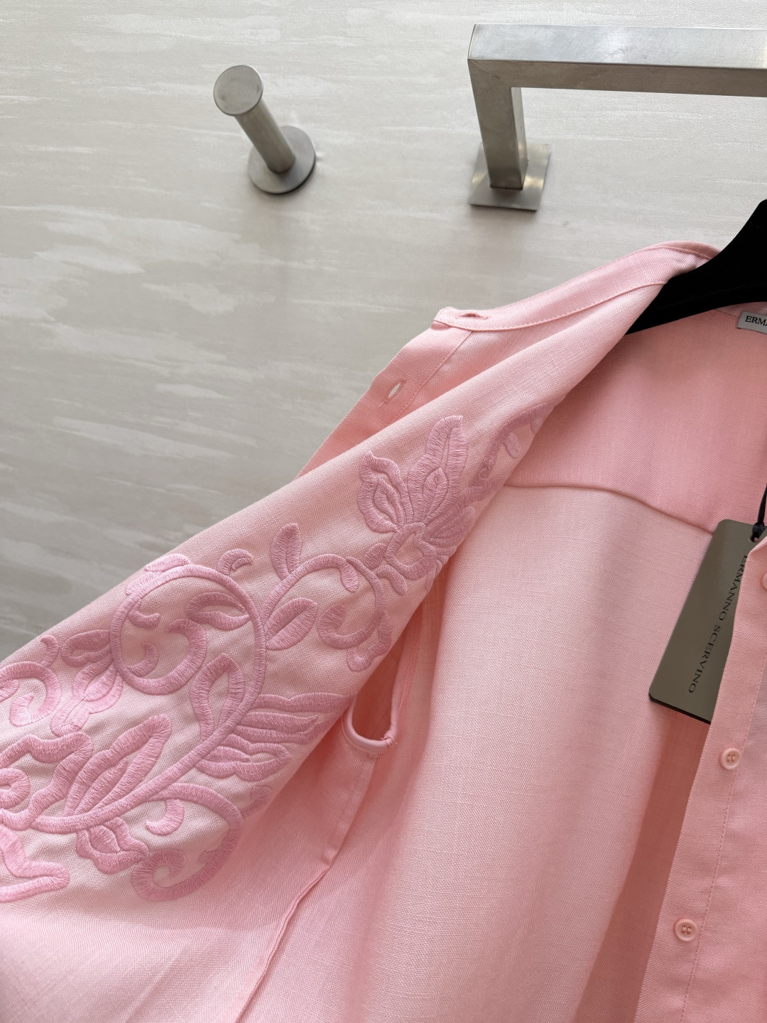 Ermanno Scervino♡²⁶ss「温柔氛围感天花板」亚麻质感的刺绣衬衫✨重工同色系浮雕刺绣 精