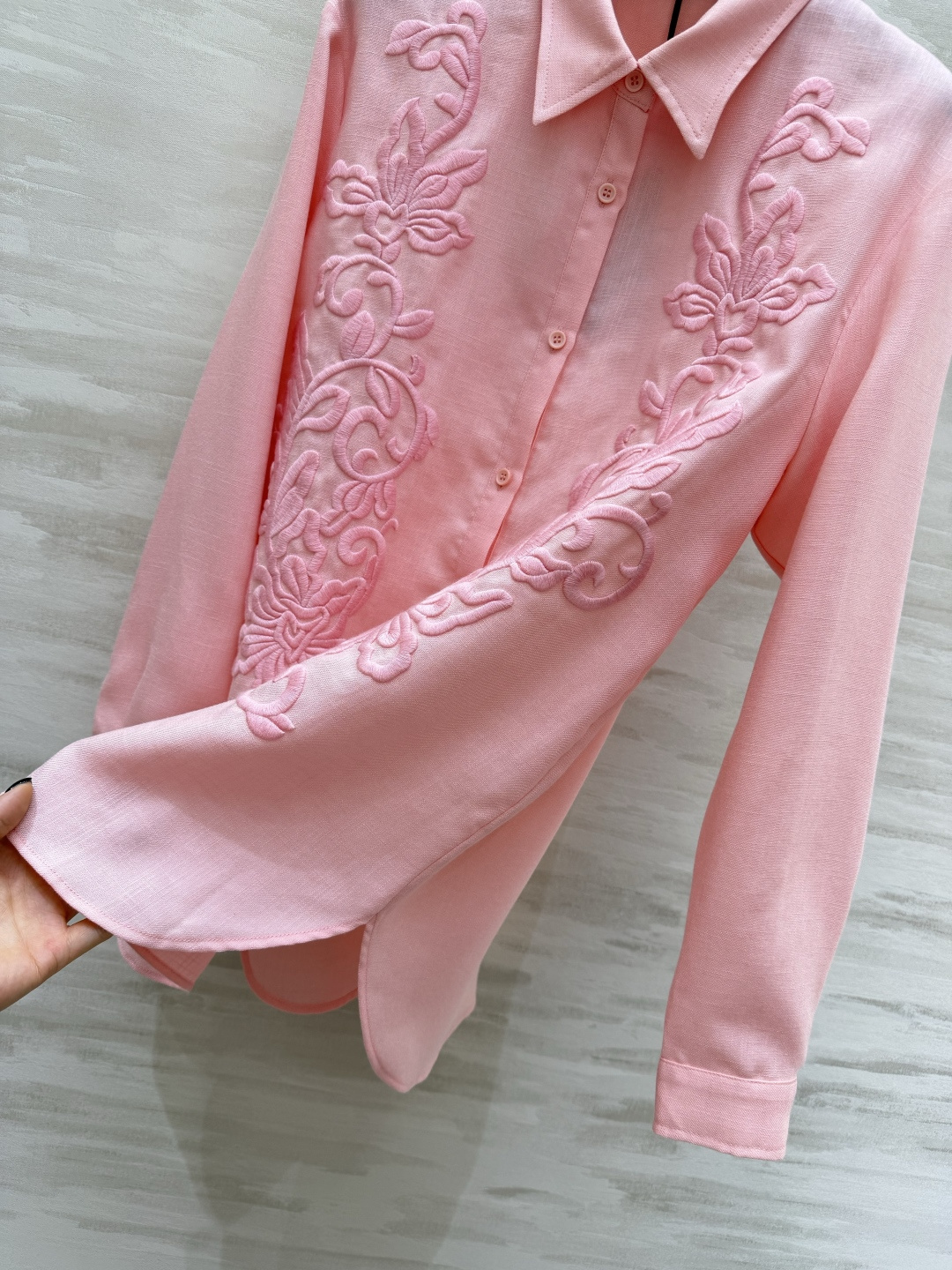 Ermanno Scervino♡²⁶ss「温柔氛围感天花板」亚麻质感的刺绣衬衫✨重工同色系浮雕刺绣 精