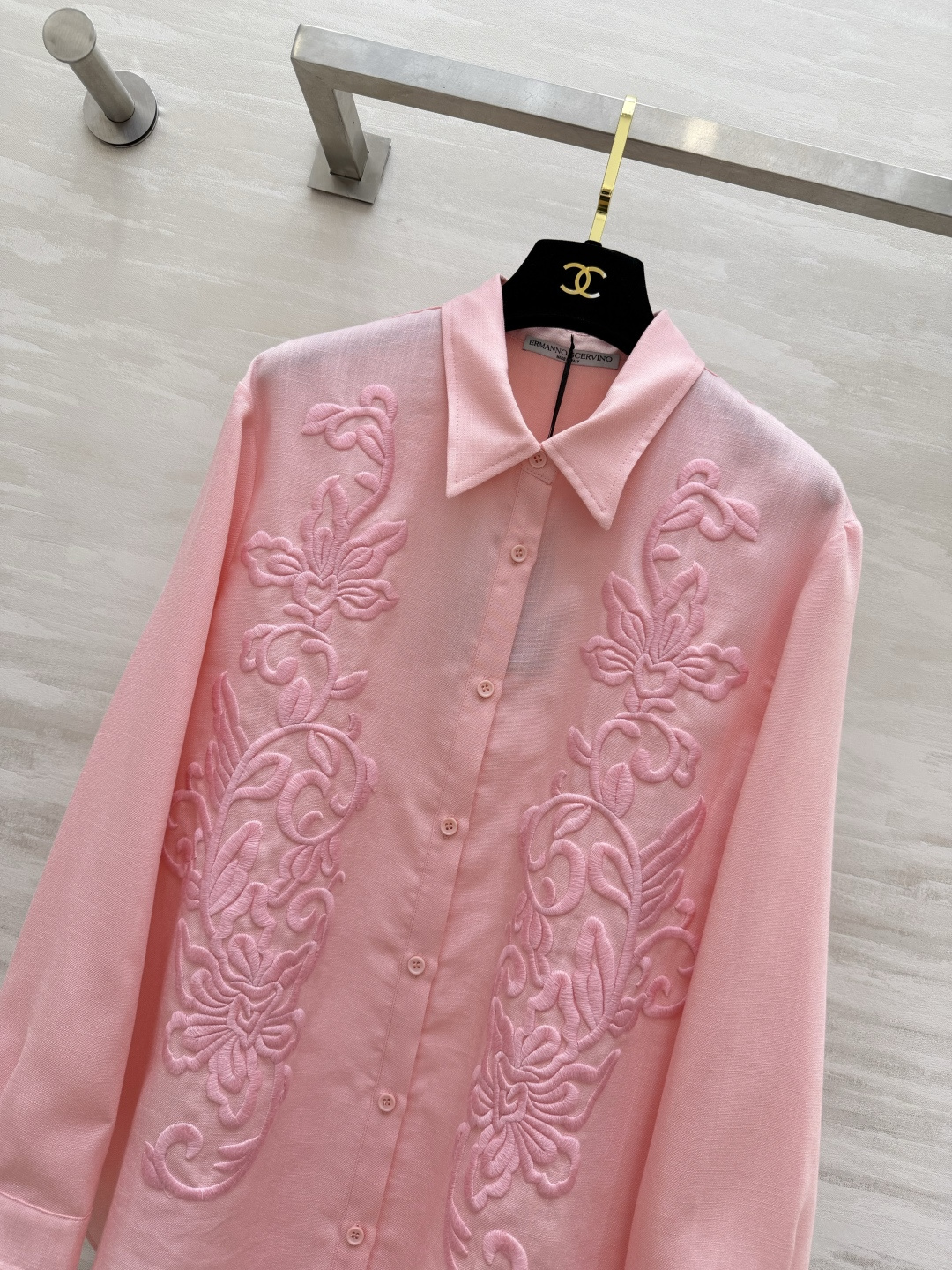 Ermanno Scervino♡²⁶ss「温柔氛围感天花板」亚麻质感的刺绣衬衫✨重工同色系浮雕刺绣 精