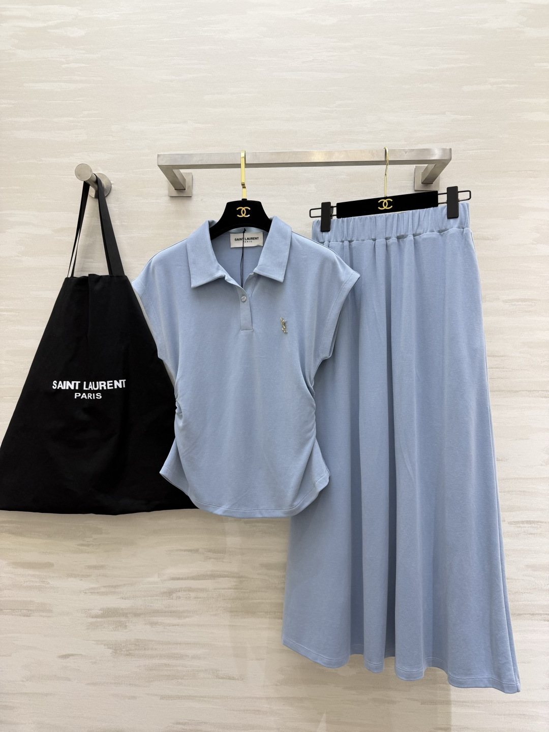 NO:821733,#yslss Casual Suit Waist Polo shirt and drapey A-line skirt bring a relaxed atmosphere. Side waist pleats secretly hide the flesh. Classic black looks slim and cool. The light blue of the breast is gentle and fresh. Both colors come with advanced filters. Can be used for daily commuting and dates. Everyone will love the effortless fashion. High-quality customization  Available in stock first size S/M/L/XL (S size bust 86, dress length 58, skirt elastic waist 64, skirt length 91), saint laurent-clothing, saint laurent, saint laurent, skirts,19860909#yslss休闲套装 收腰Polo衫垂感A字半裙自带松弛氛围感 侧腰褶皱悄悄藏肉 经典黑显瘦又酷 奶fufu的浅蓝温柔又清新 两种色调都自带高级滤镜 日常通勤、约会出游都能hold住 不费力的时髦感谁穿谁爱 高品质定制 现货首发sizeS/M/L/XL（s码胸围86,衣长58,半裙松紧腰围64,裙长91）,圣罗兰-服装,saint laurent,saint laurent,skirts,,Women's clothing