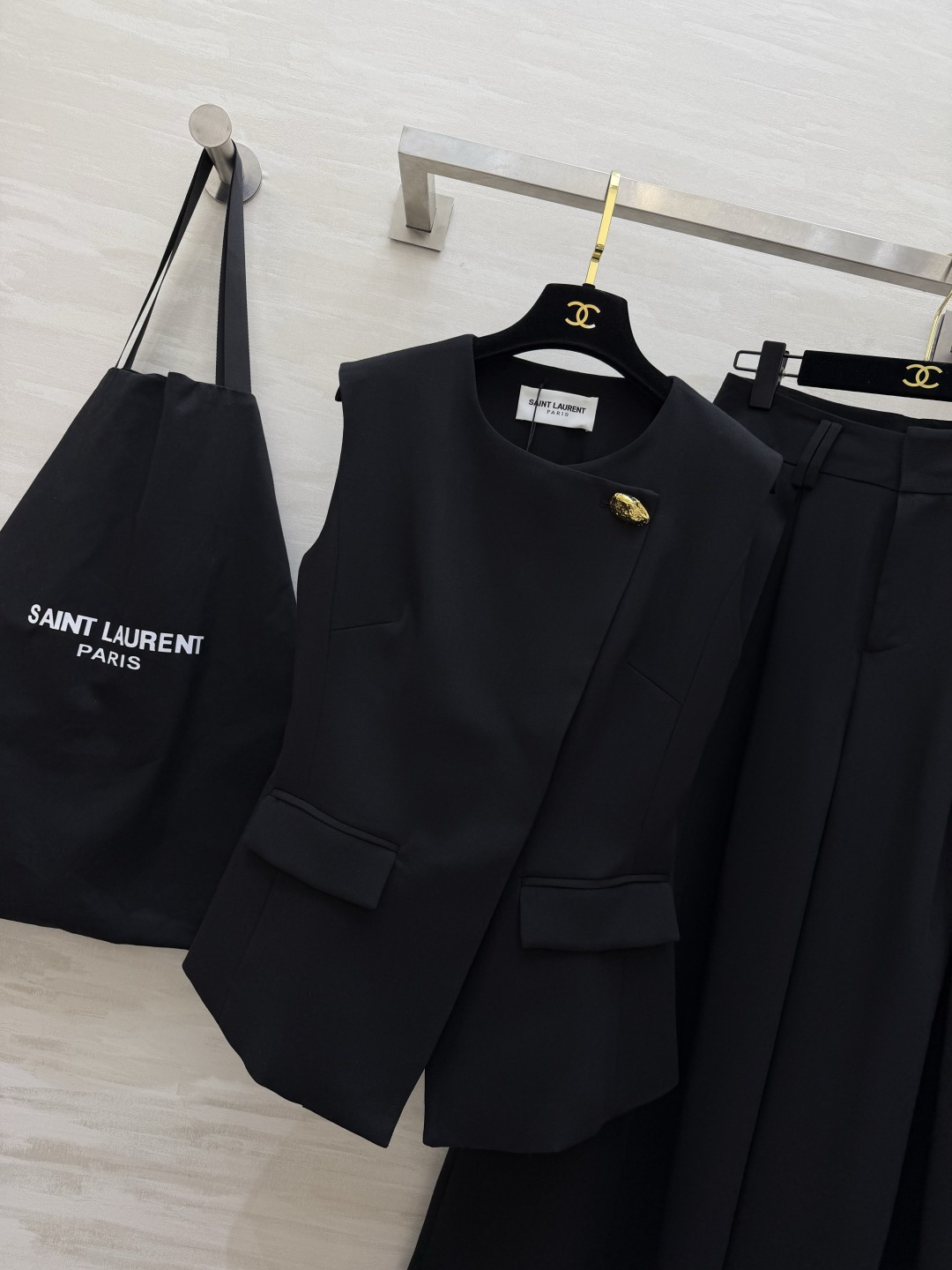 ysl²⁶新款马甲套装 无袖马甲+阔腿裤 利落剪裁 自带高定气场 黑色沉稳大气 卡其温柔知性 不挑场合的