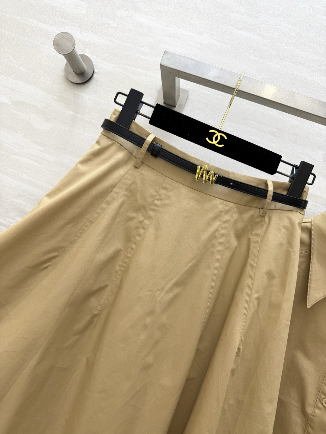 #Bottega Venet²⁶ss尖领衬衫半裙套装 利落剪裁 × 垂坠质感 藏蓝/卡其双色可选 不费力