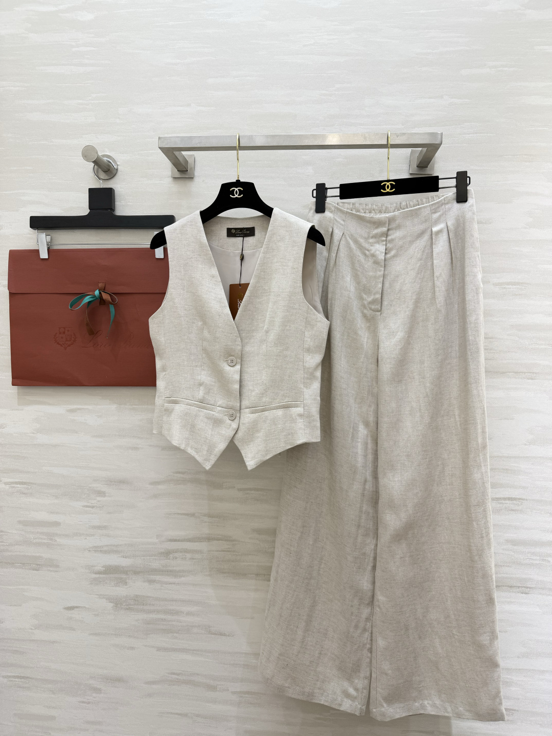 NO:821752,Loropian natural linen vest wide-leg trousers suit textured linen19860909Loropian天然亚麻马甲阔腿裤套装 肌理感亚麻 × 利落剪裁 自带松弛滤镜 不费力的优雅 高品质定制 现货首发sizeS/M/L/XL（s码胸围88,衣长49/56,裤子腰围66,裤长109）,女装,loro piana,,Women's clothing