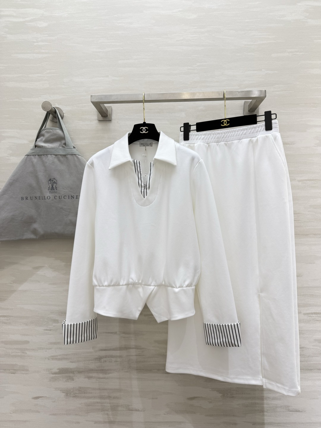 NO:821764,| Striped patchwork suit Draped fabric19860909| 条纹拼接套装 垂感面料 × 低调条纹细节 收腰上衣+直筒半裙 显瘦藏肉 通勤&日常的松弛感战袍 高品质定制 现货首发sizeS/M/L（s码肩宽38,胸围100,衣长55,腰围62,臀围88,裙长83）,女装,skirts,,Women's clothing