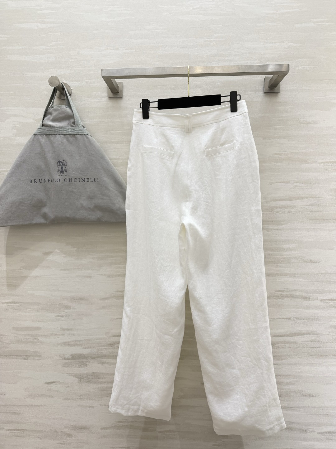 Brunello Cucinell♡²⁶亚麻阔腿裤 把松弛与显瘦焊在身上 天然亚麻肌理自带透气感 高腰阔