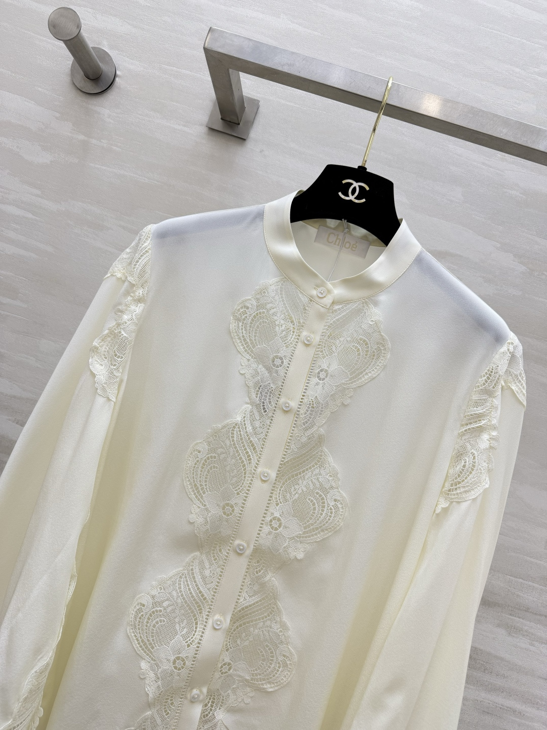 𝐂𝐡𝐥𝐨𝐞́ | 重工蕾丝真丝衬衫垂坠真丝面料 × 全幅蕾丝刺绣米白配色，温柔又仙气！高品质定制 现货首