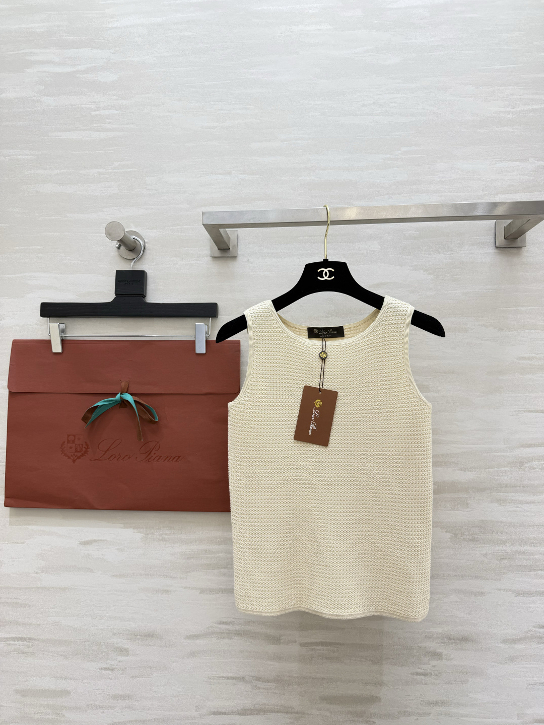 NO:821845,Knitted vest Creamy off-white19860909针织背心 奶油米白×肌理针织 自带松弛高级感 软糯透气的顶级面料 单穿/叠穿都能轻松拿捏不费力的优雅 高品质定制 现货首发sizeS/M/L（）,女装,,Women's clothing
