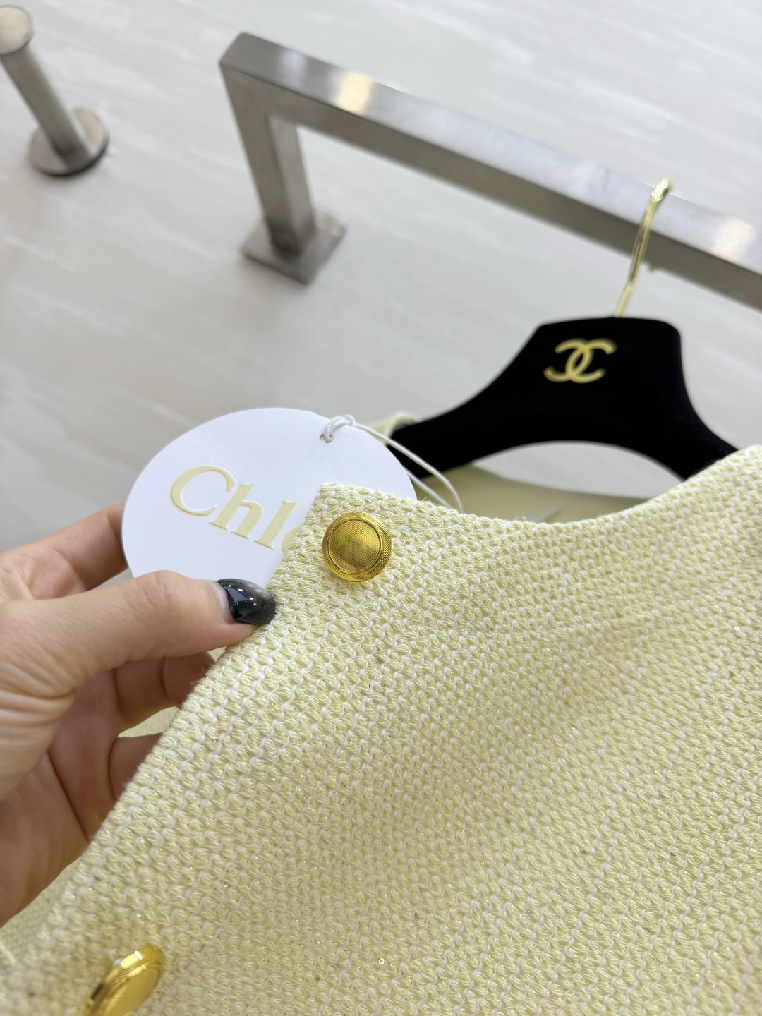 ✔️Chloé奶油色粗花呢马甲温柔奶黄配色｜显白不挑皮复古金扣设计｜轻奢感拉满宽松藏肉版型｜万能不挑身材