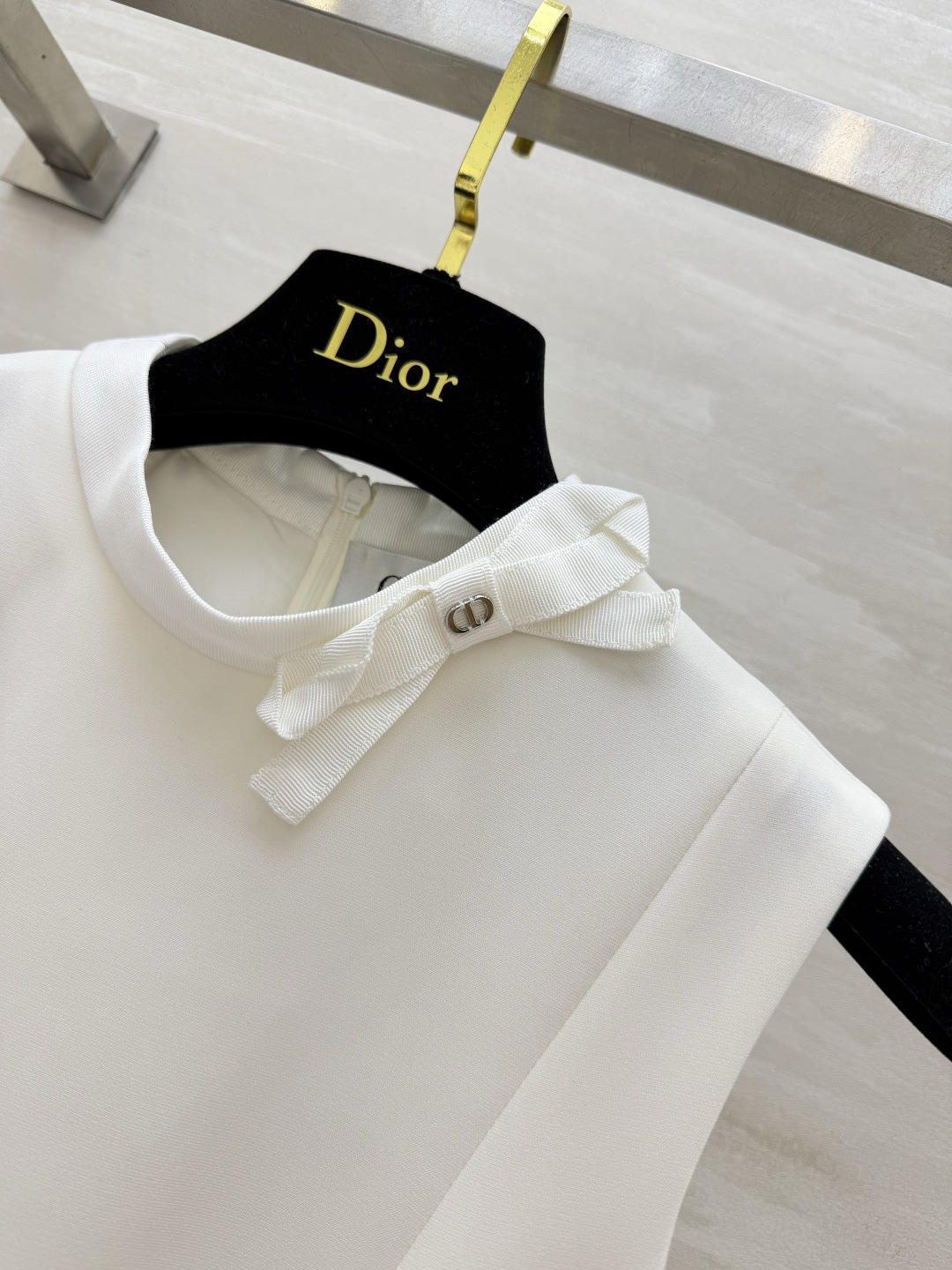 Dio♡²⁶蝴蝶结无袖A字连衣裙✨永不过时的优雅赫本风 高定挺括重磅丝毛面料 版型利落 上身立体塑形 完