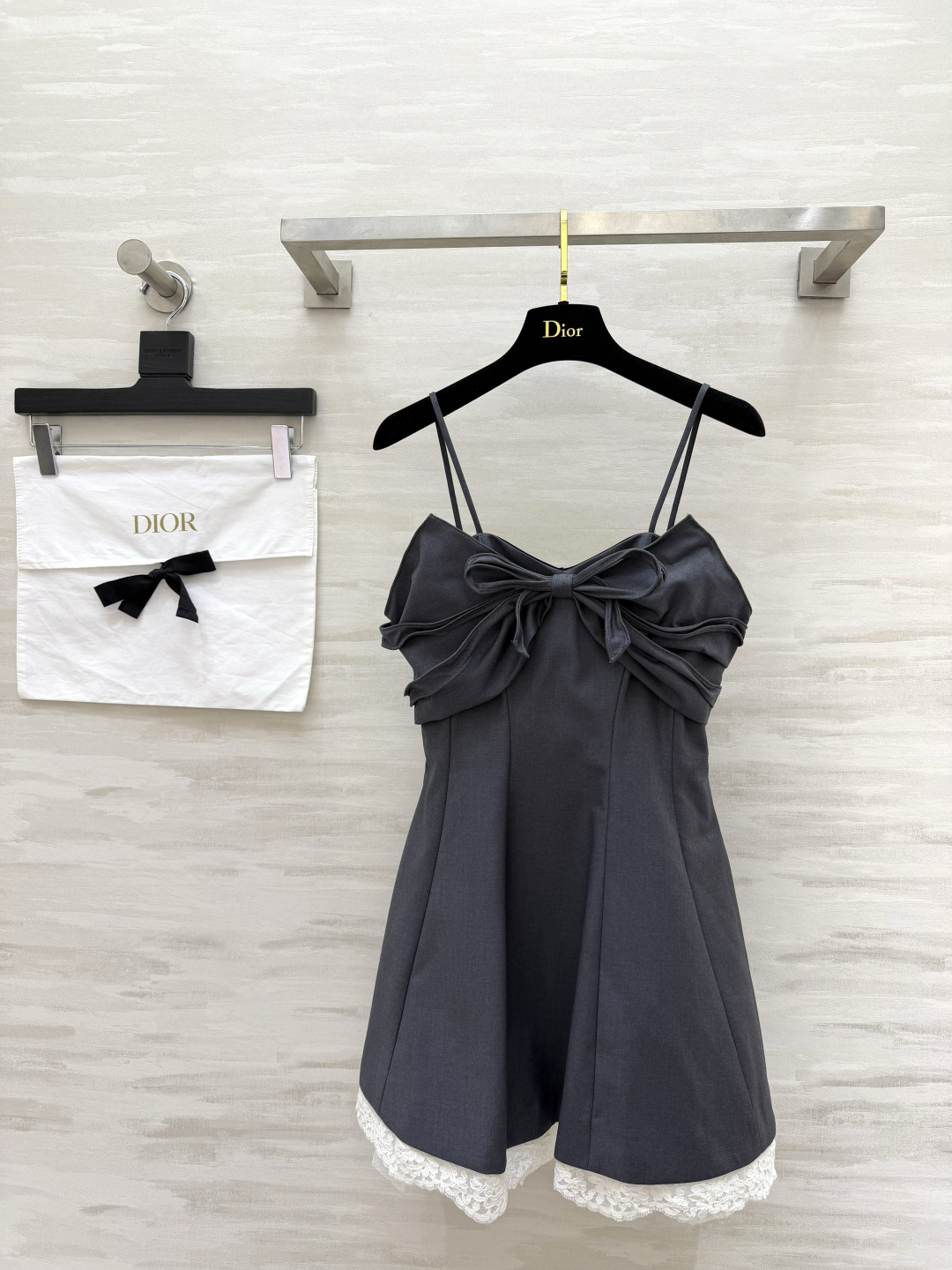 NO:822857,Dio's sweet bow strap princess dress has a heart-stirring romantic girly feel. The atmosphere of pure desire directly fills the air. The gentle and sinewy big bow tube top design is exquisite and eye-catching. The spaghetti straps elegantly modify the shoulder and neck lines. The high waist tailoring accurately raises the waistline and optimizes the body proportions. It is easy to wear the long legs of a super model. The skirt naturally spreads into a fluffy A-line version. The hem is spliced with exquisite lace. The layering is gentle and flexible.  Atmosphere, high-quality customization in seconds, available now, size 4/6/8 (bust 78 in size 4, skirt length 63 without suspenders), Dior-clothing, dior, dior, skirts,19860909Dio甜系蝴蝶结吊带公主裙 一眼心动的浪漫少女感 纯欲氛围直接拉满 温柔筋骨大蝴蝶结抹胸设计 精致又吸睛 细肩带优雅修饰肩颈线条 高收腰剪裁 精准拉高腰线 优化身材比例 轻松穿出超模大长腿 裙摆自然散开成蓬蓬A字版型 下摆拼接精致蕾丝花边 层次感温柔又灵动 上身就是妥妥在逃千金 氛围感秒出片高品质定制 现货首发size4/6/8（4码胸围78,裙长不加吊带63）,迪奥-服装,dior,dior,skirts,,Women's clothing