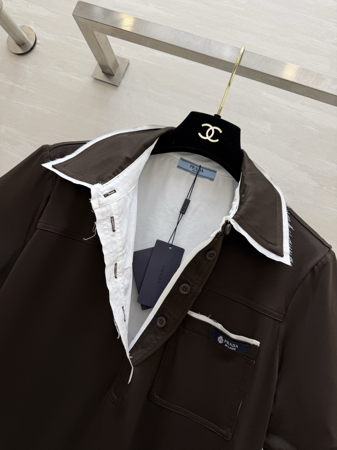 #Prad♡²⁶学院风POLO连衣裙｜日常出街C位款✨ 温柔又减龄 经典Polo翻领 毛边撞色白边设计自