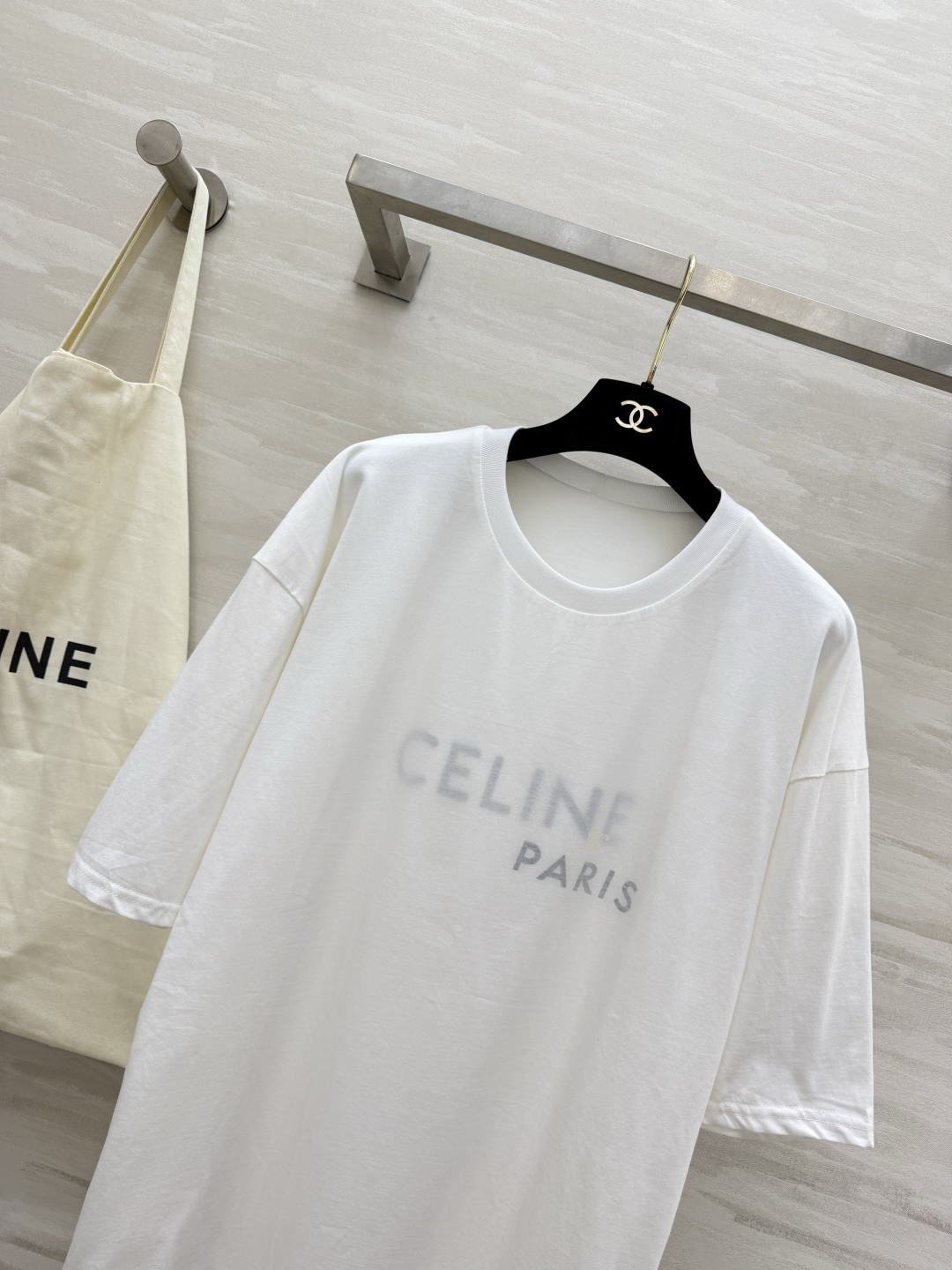 Celin♡²⁶极简私服Tee🤍松弛感天花板 前后双层logo设计 低调又自带大牌质感 宽松落肩版型 不