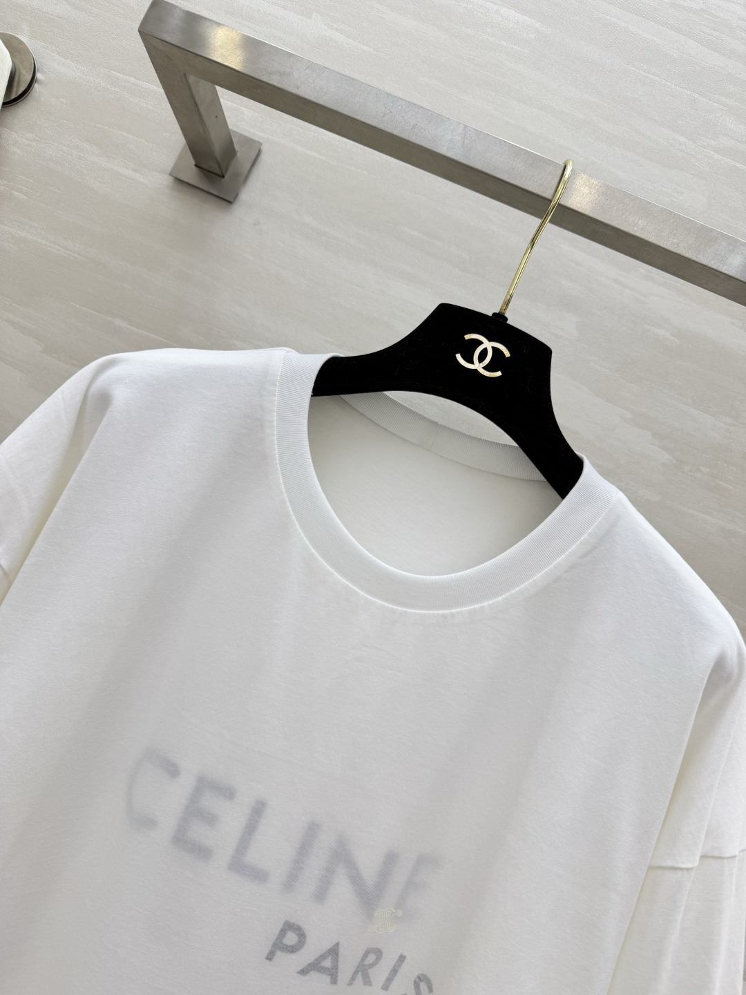Celin♡²⁶极简私服Tee🤍松弛感天花板 前后双层logo设计 低调又自带大牌质感 宽松落肩版型 不