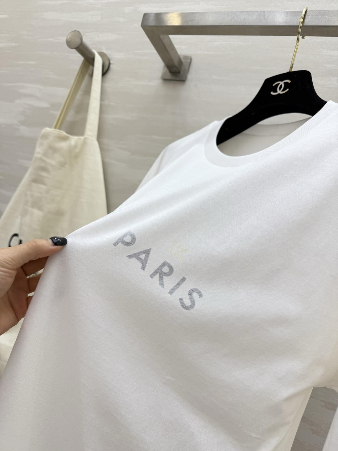Celin♡²⁶极简私服Tee🤍松弛感天花板 前后双层logo设计 低调又自带大牌质感 宽松落肩版型 不