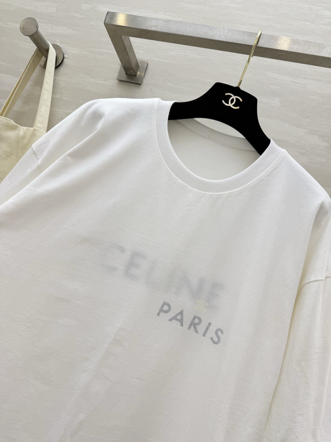 Celin♡²⁶极简私服Tee🤍松弛感天花板 前后双层logo设计 低调又自带大牌质感 宽松落肩版型 不