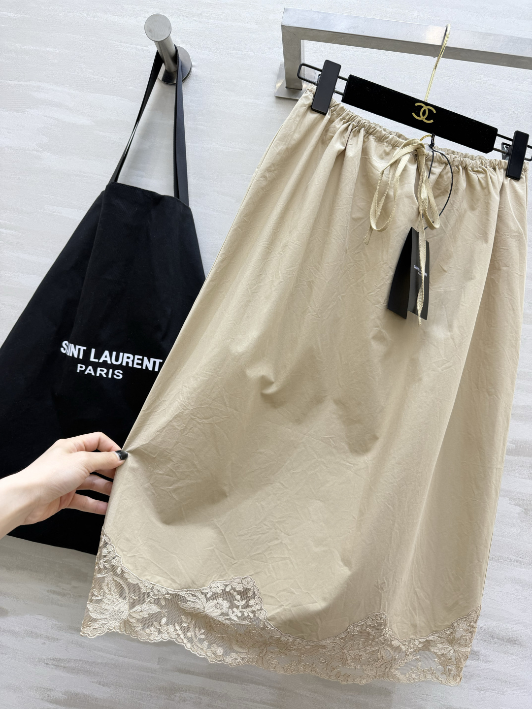 ysl²⁶夏季本命蕾丝半裙 上新✨三色温柔暴击｜奶杏/柠檬黄/经典黑 松紧抽绳腰头 不挑身材包容所有身形