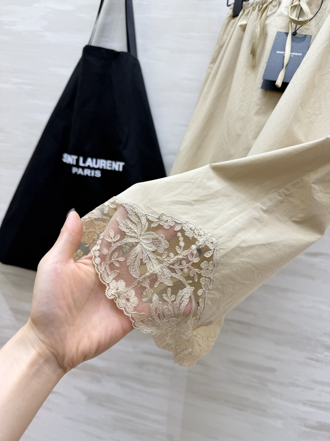 ysl²⁶夏季本命蕾丝半裙 上新✨三色温柔暴击｜奶杏/柠檬黄/经典黑 松紧抽绳腰头 不挑身材包容所有身形